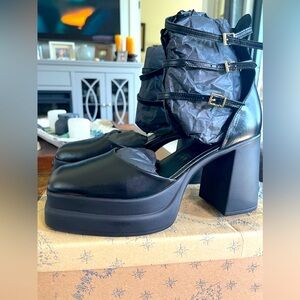 NEVER BEEN WORN- FREE PEOPLE Platforms!